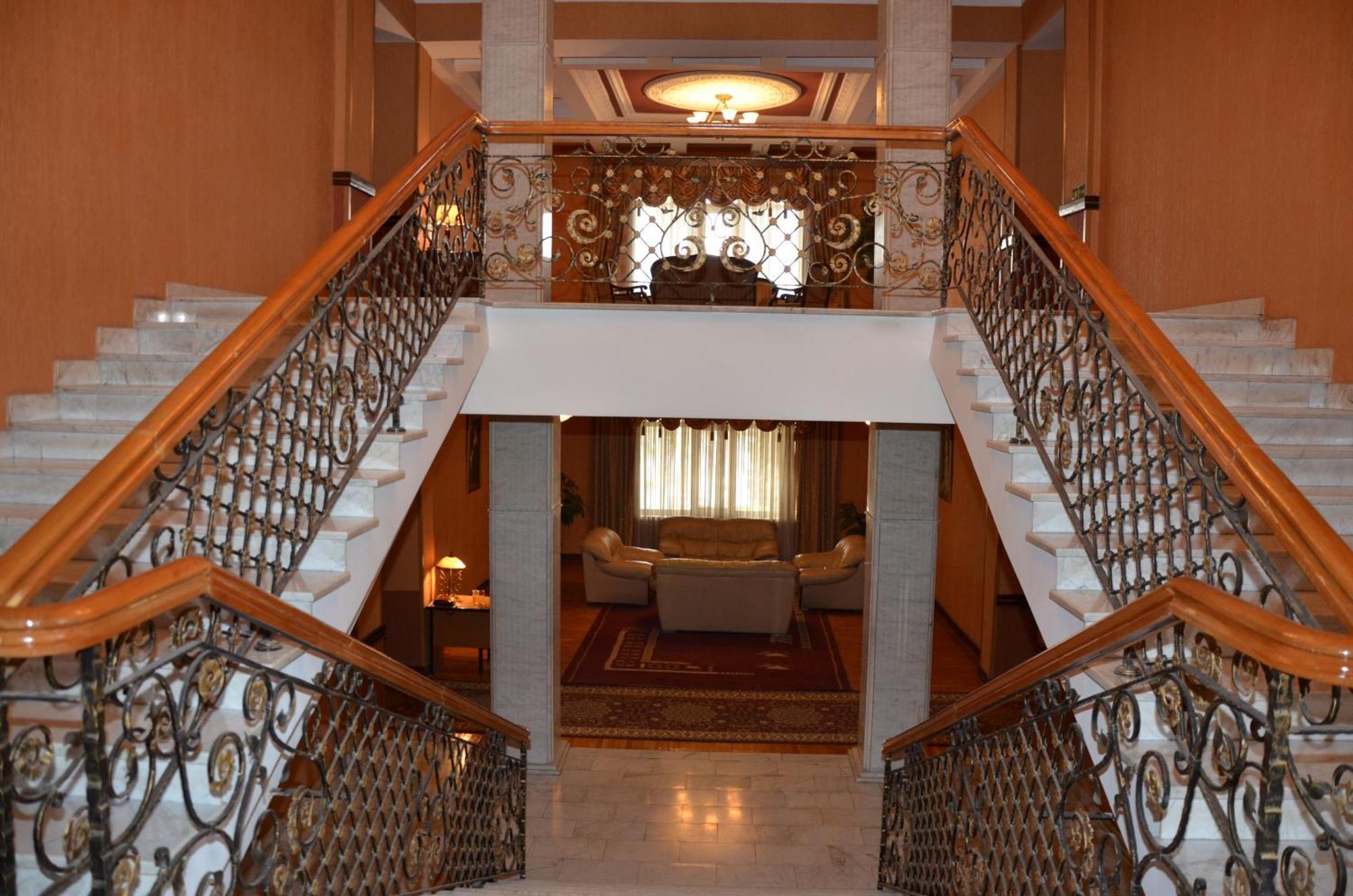 Ganja Hotel Экстерьер фото